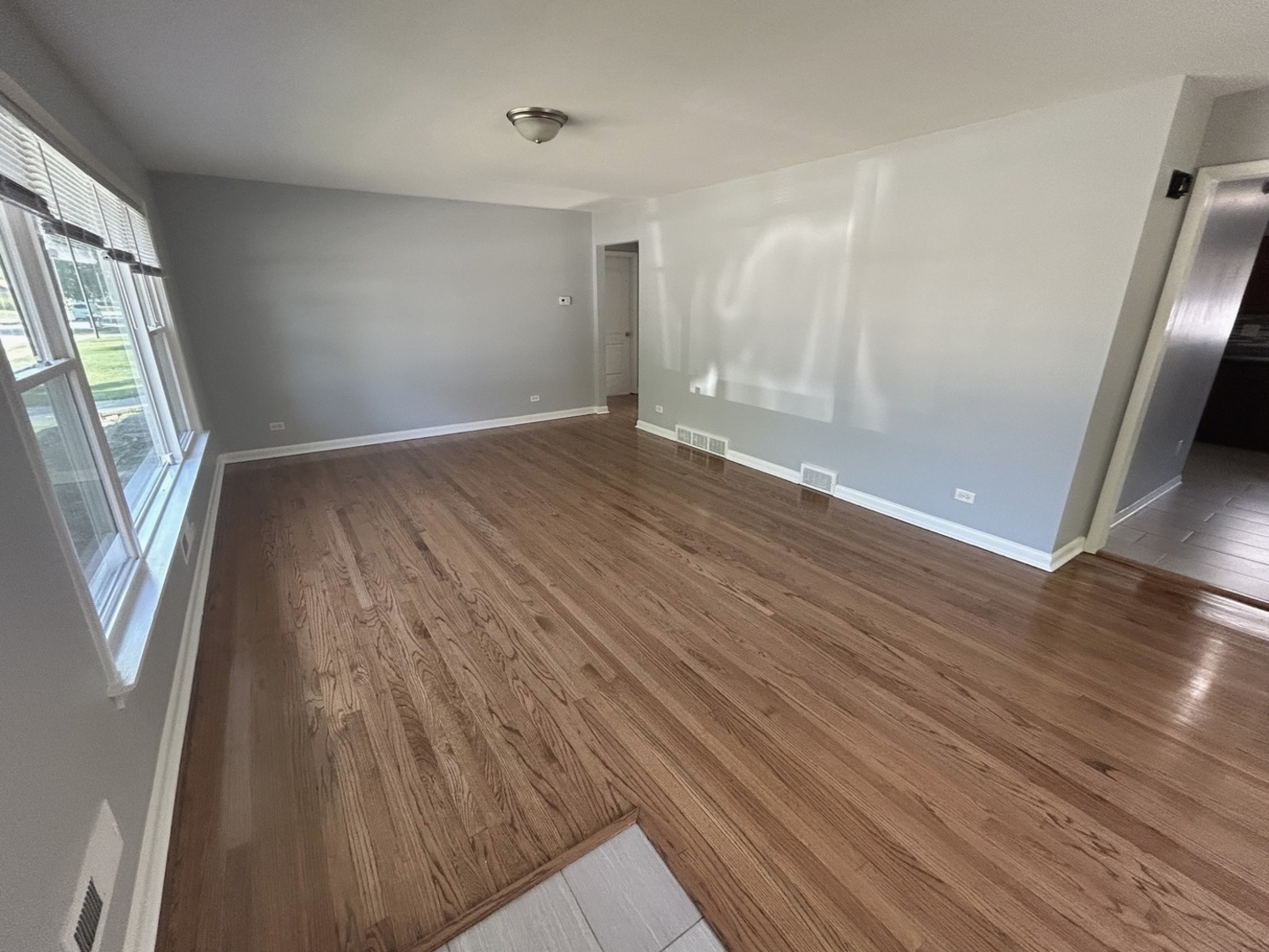 609 E 160th Place