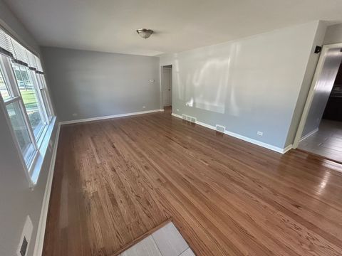 Tiny photo for 609 E 160th Place, South Holland, IL 60473 (MLS # 12578512)