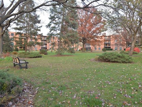Tiny photo for 1605 E CENTRAL Road #203A, Arlington Heights, IL 60005 (MLS # 12498225)