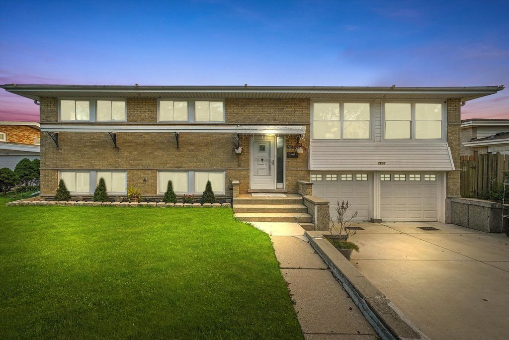 Photo for 7803 Churchill Street, Morton Grove, IL 60053 (MLS # 12477846)