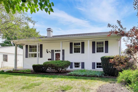 Photo of 41 Redwood Trail, Wheeling, IL 60090 (MLS # 12736737)