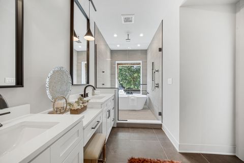 4559 S Michigan Avenue 2S Chicago IL 60653