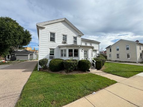 39 E Church Street 1W Sandwich IL 60548