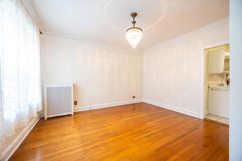 Tiny photo for 2430 W Greenleaf Avenue #1, Chicago, IL 60645 (MLS # 12721093)