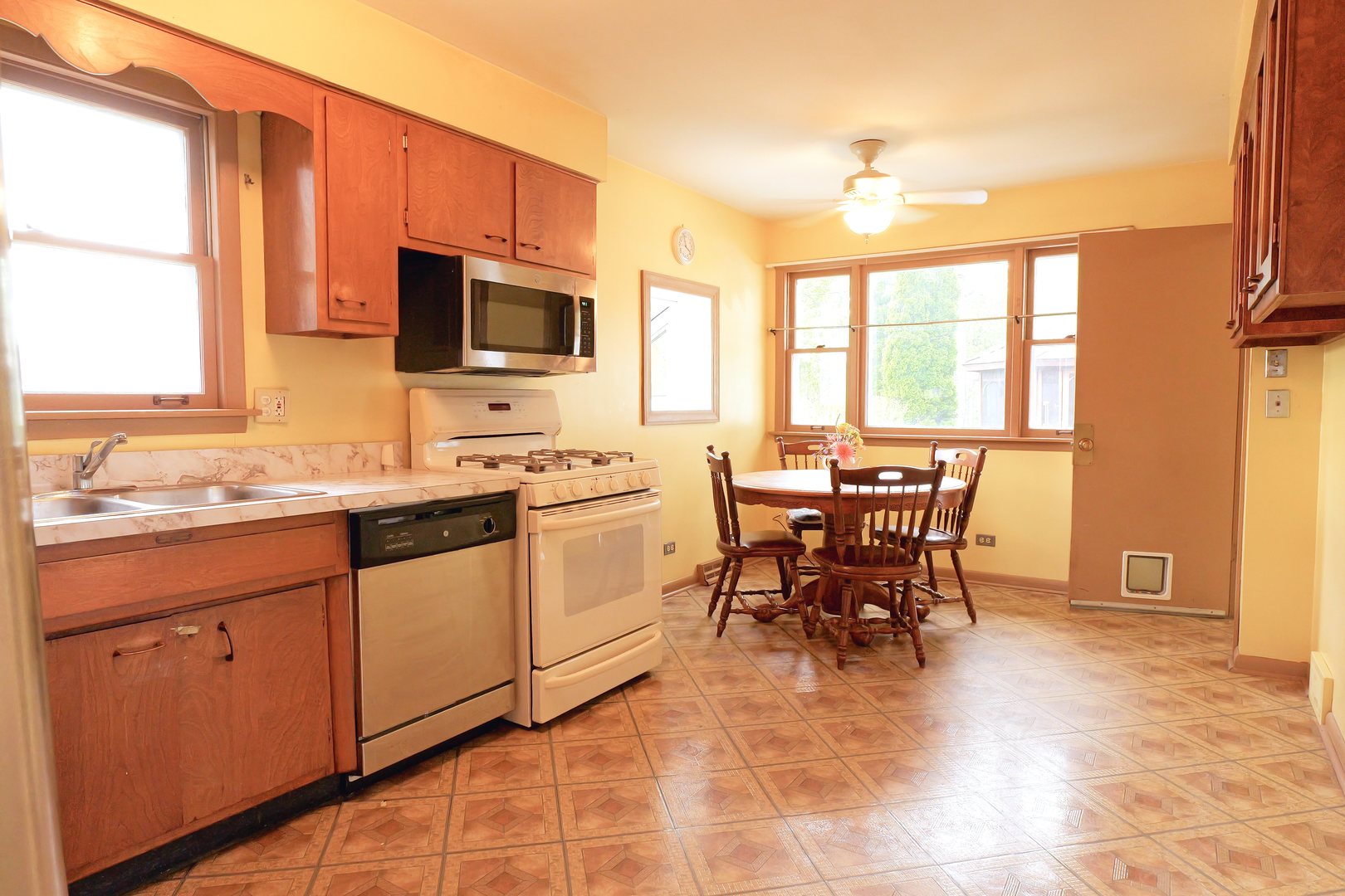 Properties 3 5262 Alexander Place