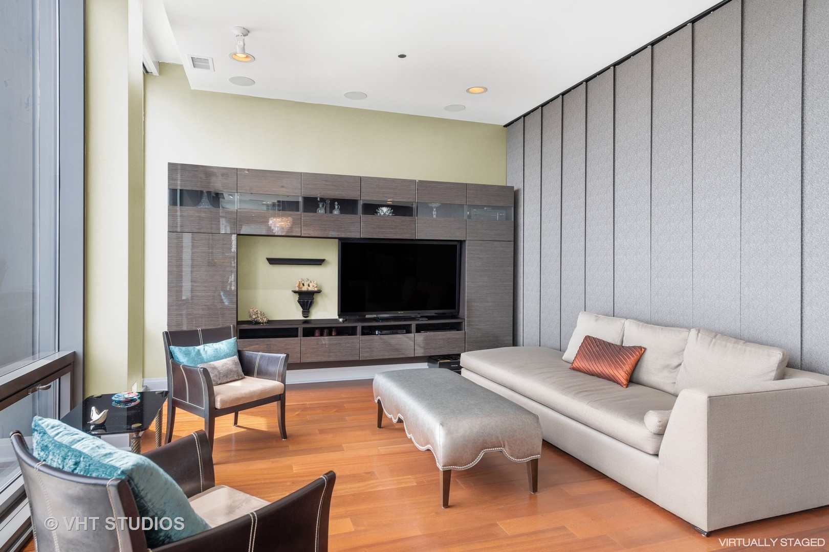 65 E Monroe Street 4614