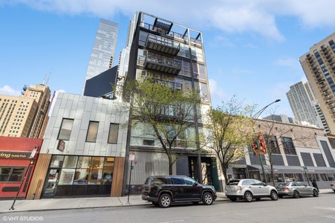 Photo of 747 N Clark Street #401, Chicago, IL 60654 (MLS # 12766371)