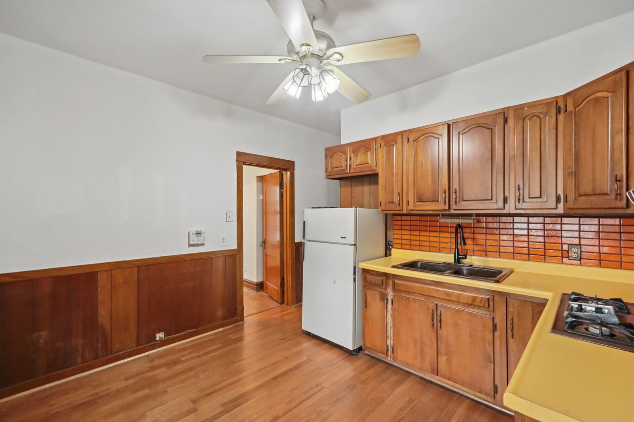 4628 W Waveland Avenue