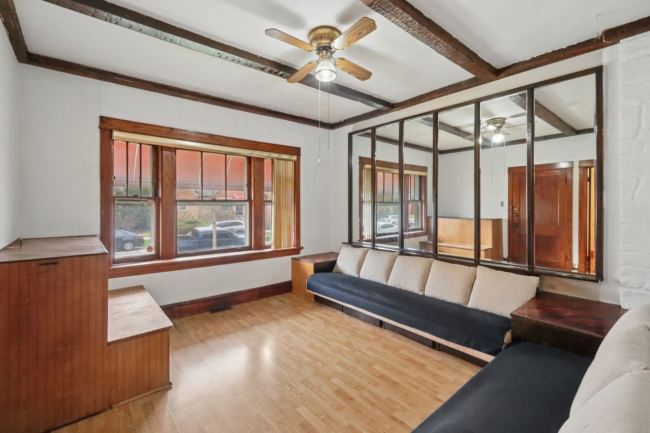 4628 W Waveland Avenue