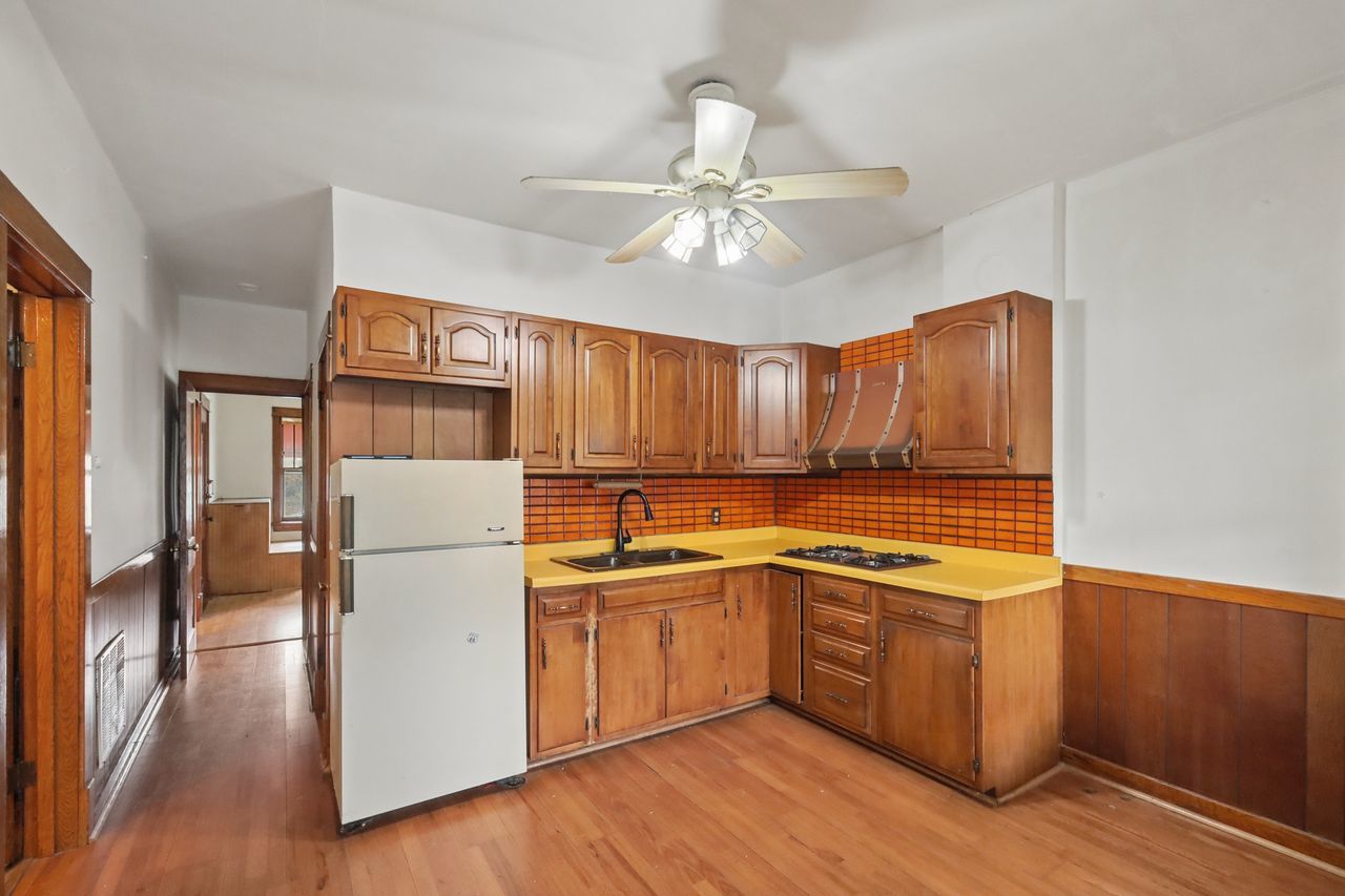 4628 W Waveland Avenue