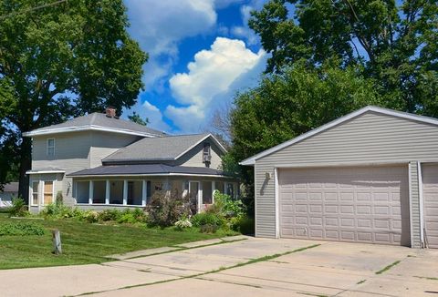 Photo of 207 E Lincoln Street, Seneca, IL 61360 (MLS # 12461298)