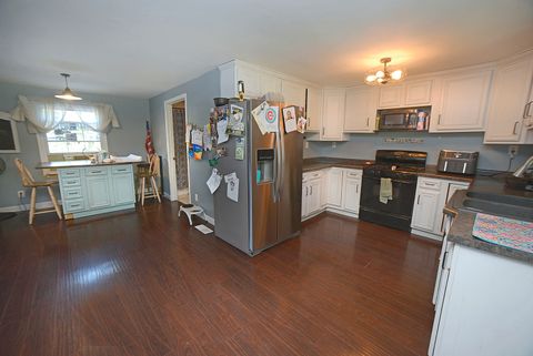 Tiny photo for 207 E Lincoln Street, Seneca, IL 61360 (MLS # 12461298)