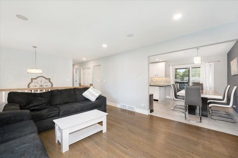 Tiny photo for 547 N Van Auken Street, Elmhurst, IL 60126 (MLS # 12454372)