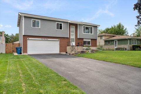 Tiny photo for 547 N Van Auken Street, Elmhurst, IL 60126 (MLS # 12454372)