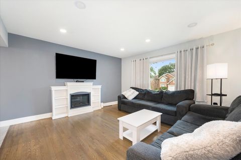 Tiny photo for 547 N Van Auken Street, Elmhurst, IL 60126 (MLS # 12454372)