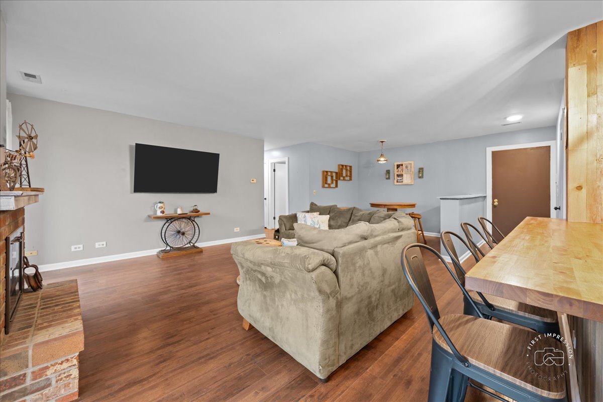 29W431 Emerald Green Drive 24E
