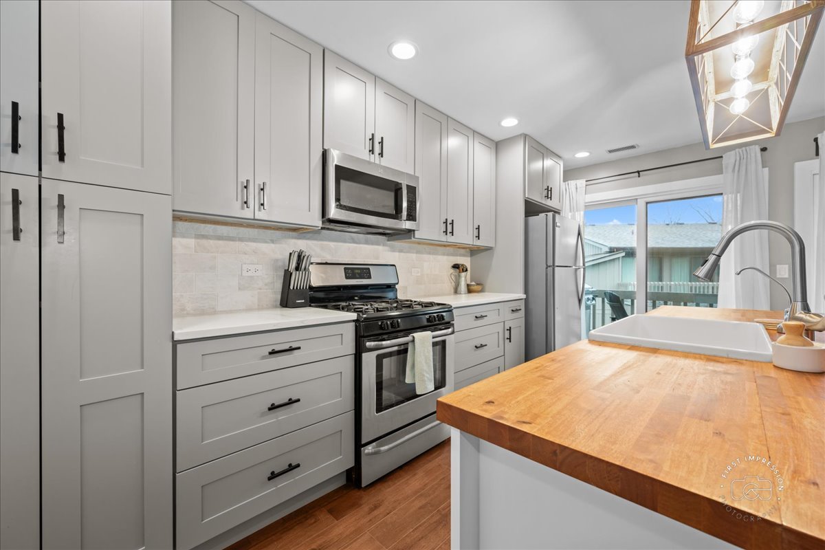 29W431 Emerald Green Drive 24E