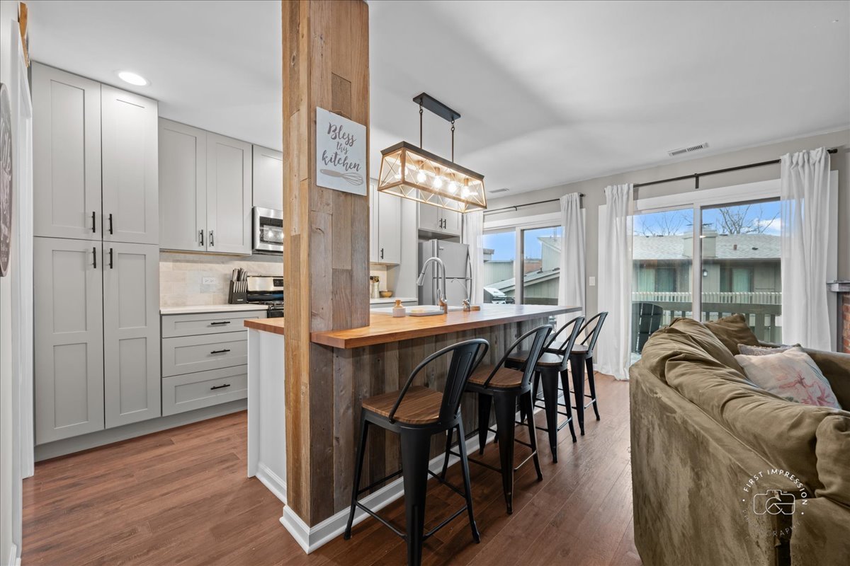 29W431 Emerald Green Drive 24E