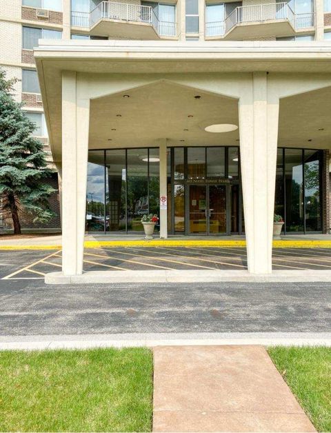Photo of 40 N Tower Road #7L, Oak Brook, IL 60523 (MLS # 12591537)