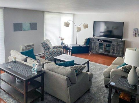 Tiny photo for 40 N Tower Road #7L, Oak Brook, IL 60523 (MLS # 12591537)