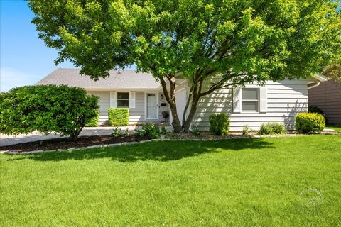 Photo of 2181 W Illinois Avenue, Aurora, IL 60506 (MLS # 12632614)