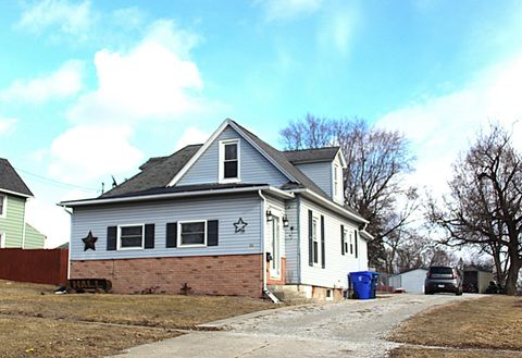 Photo of 122 S. Beach Street, Kewanee, IL 61443 (MLS # 12577137)