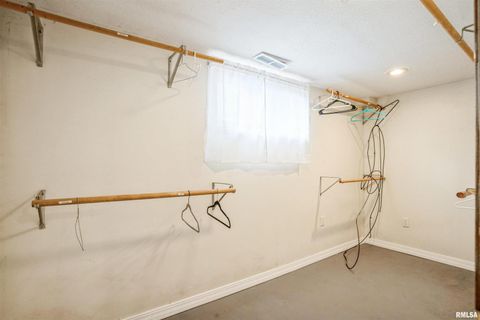 Tiny photo for 865 14th Avenue NW, Clinton, IA 52732 (MLS # QC4267627)