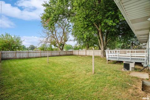 Tiny photo for 865 14TH Avenue NW, Clinton, IA 52732 (MLS # QC4267627)