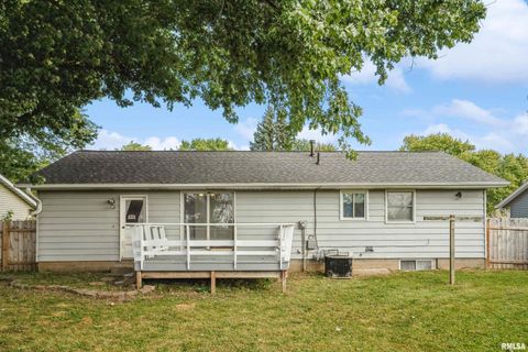 Tiny photo for 865 14TH Avenue NW, Clinton, IA 52732 (MLS # QC4267627)