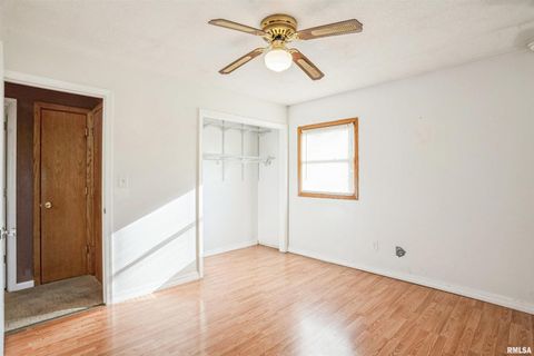 Tiny photo for 865 14TH Avenue NW, Clinton, IA 52732 (MLS # QC4267627)