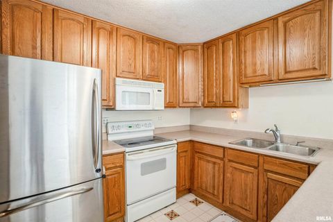 Tiny photo for 865 14TH Avenue NW, Clinton, IA 52732 (MLS # QC4267627)