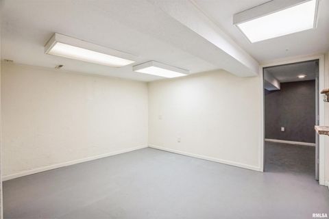 Tiny photo for 865 14TH Avenue NW, Clinton, IA 52732 (MLS # QC4267627)