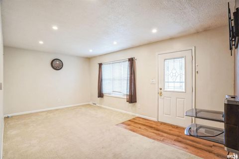 Tiny photo for 865 14TH Avenue NW, Clinton, IA 52732 (MLS # QC4267627)