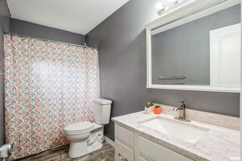 Tiny photo for 865 14th Avenue NW, Clinton, IA 52732 (MLS # QC4267627)