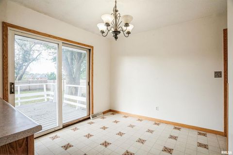 Tiny photo for 865 14th Avenue NW, Clinton, IA 52732 (MLS # QC4267627)