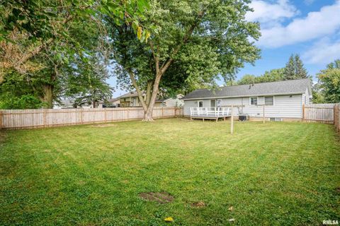 Tiny photo for 865 14th Avenue NW, Clinton, IA 52732 (MLS # QC4267627)