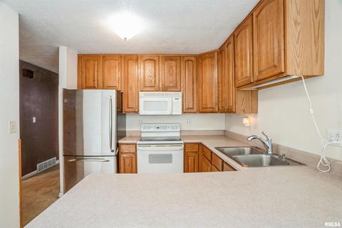 Tiny photo for 865 14th Avenue NW, Clinton, IA 52732 (MLS # QC4267627)