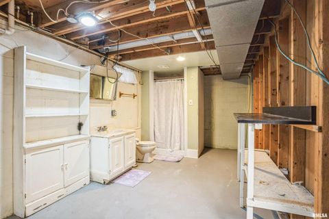 Tiny photo for 865 14TH Avenue NW, Clinton, IA 52732 (MLS # QC4267627)