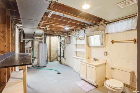 Tiny photo for 865 14TH Avenue NW, Clinton, IA 52732 (MLS # QC4267627)