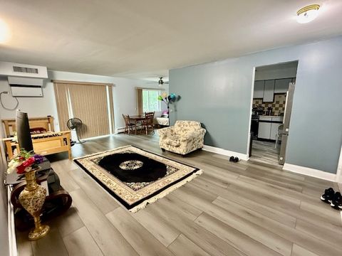 Tiny photo for 2443 E Brandenberry Court #2A, Arlington Heights, IL 60004 (MLS # 12424942)