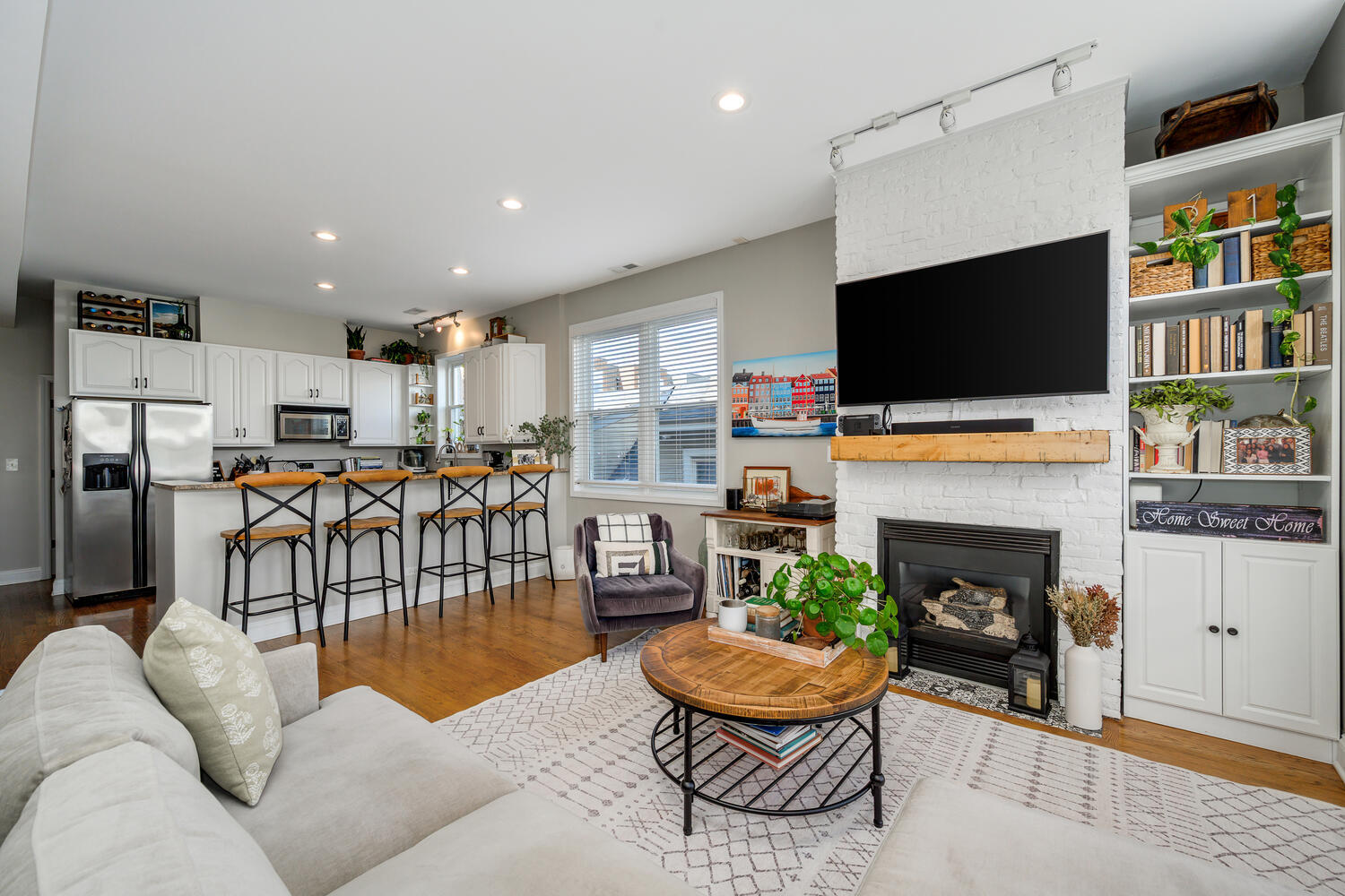 1942 N Francisco Avenue 3N