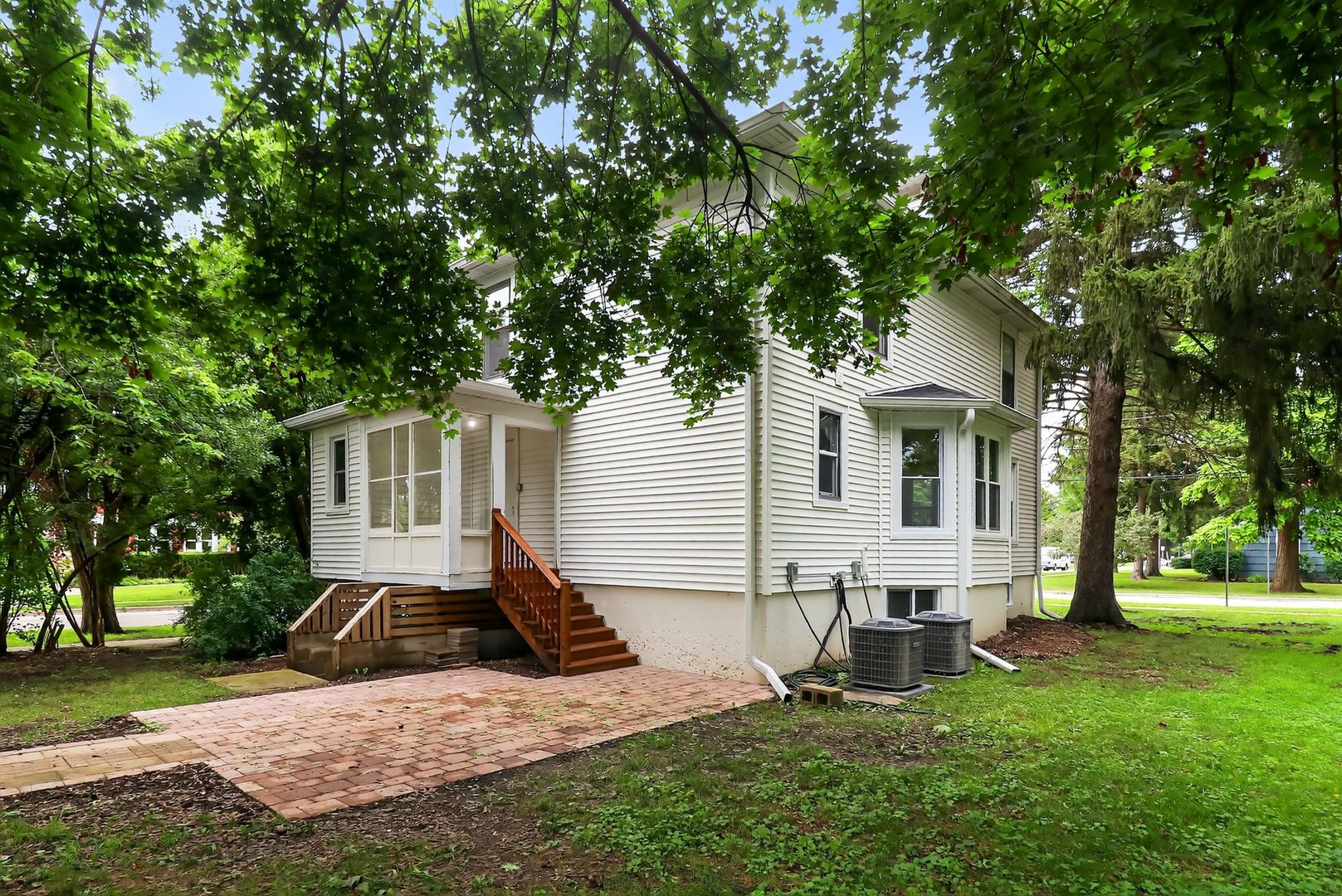 913 Sunset Court
