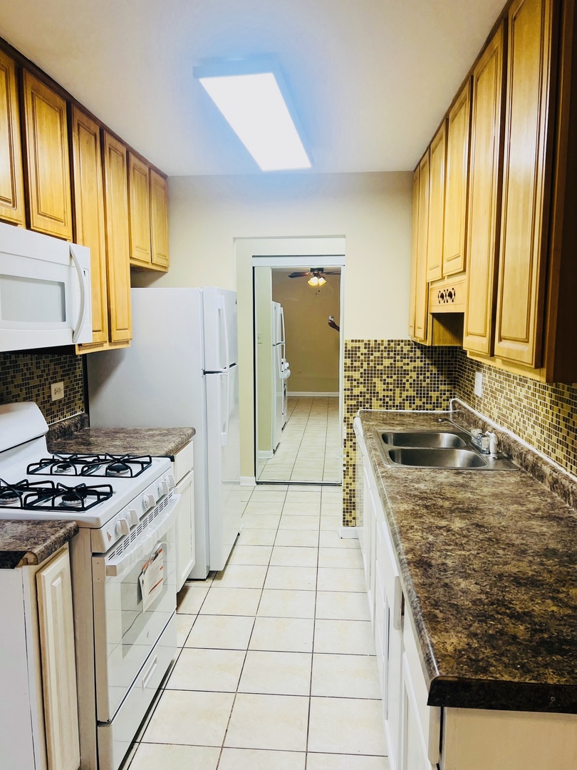 655 DEEPWOODS Drive 1I