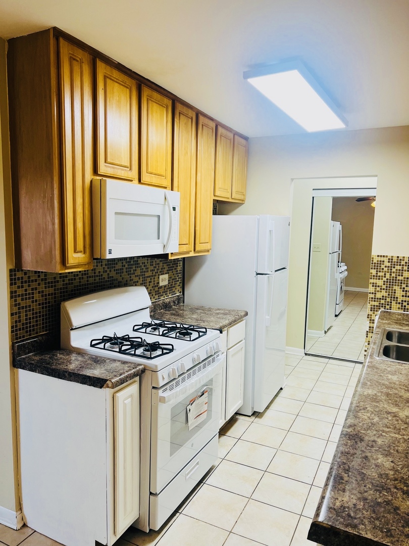 655 DEEPWOODS Drive 1I