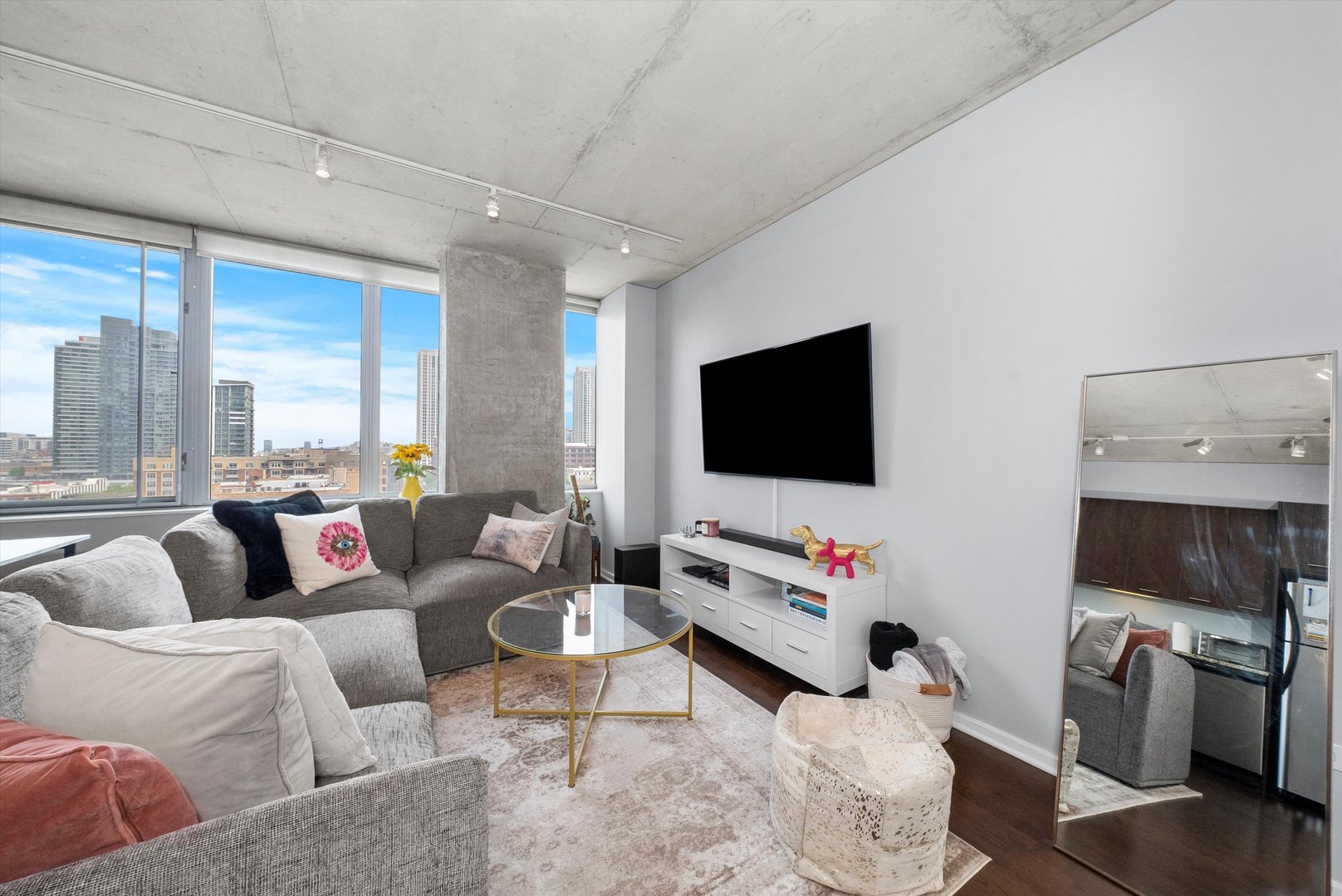 659 W RANDOLPH Street 902
