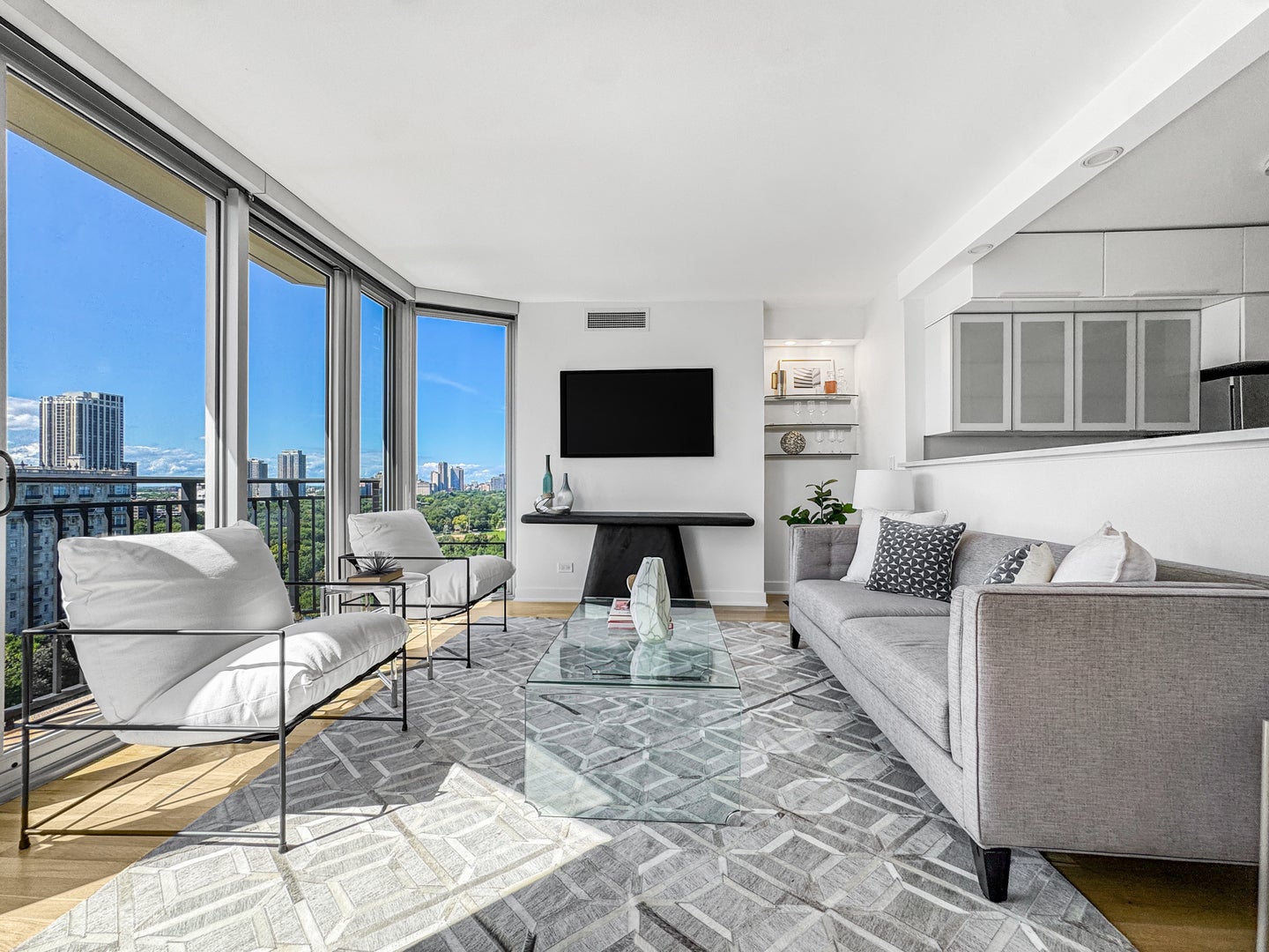1515 N Astor Street 18B