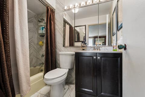Tiny photo for 5855 N Sheridan Road #11j, Chicago, IL 60660 (MLS # 12721241)