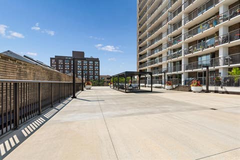 Tiny photo for 5855 N Sheridan Road #11j, Chicago, IL 60660 (MLS # 12721241)