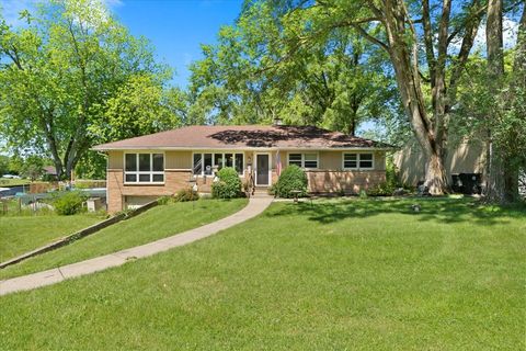 Single Family Residence in Antioch IL 40210 Lakeview Avenue.jpg