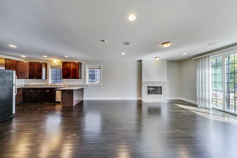 3332 W Palmer Street 1E Chicago IL 60647